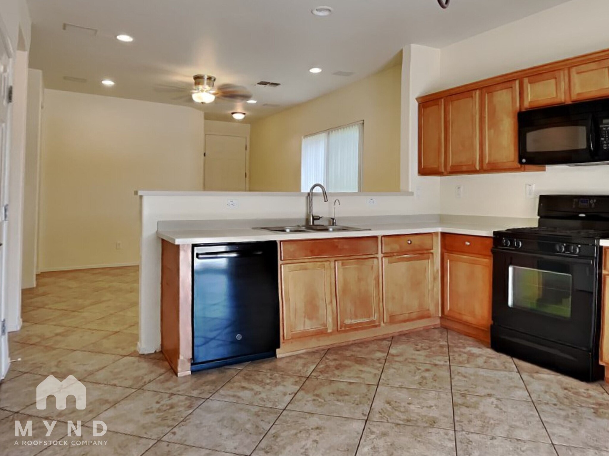 Building Photo - 38024 N Pagoda Ln