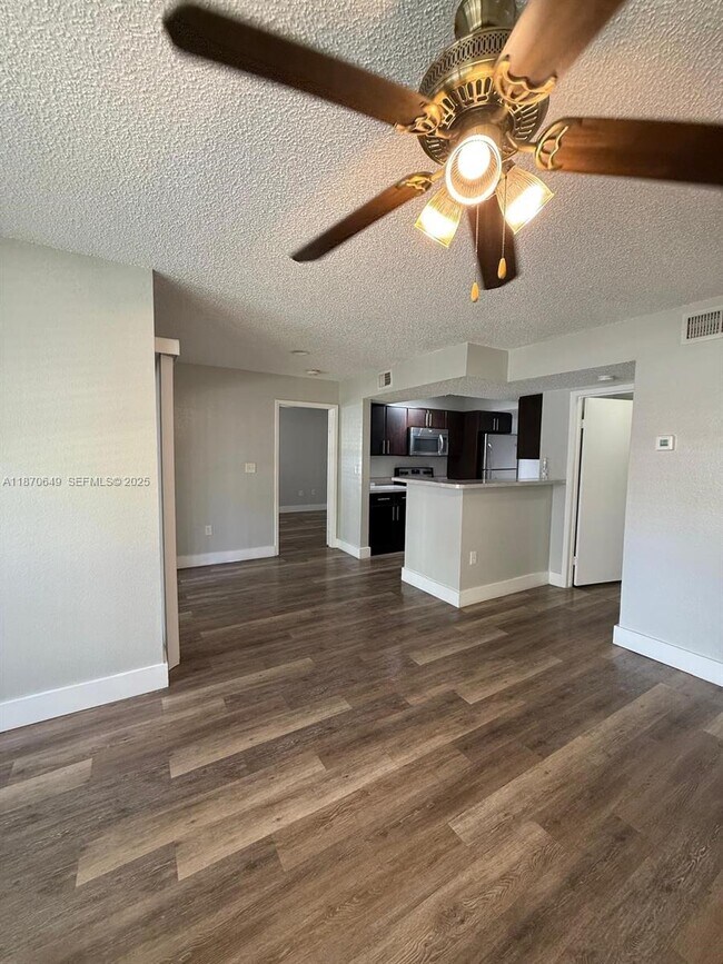 Building Photo - 15600 SW 106th Ln