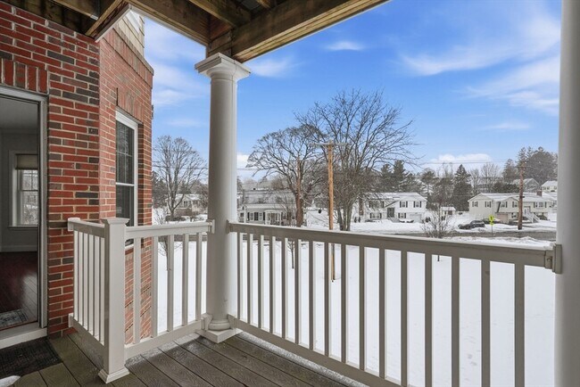 Building Photo - 855 Main St