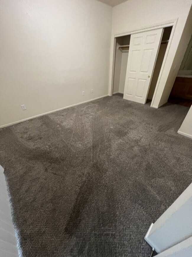 Building Photo - 1920 Fern Dr