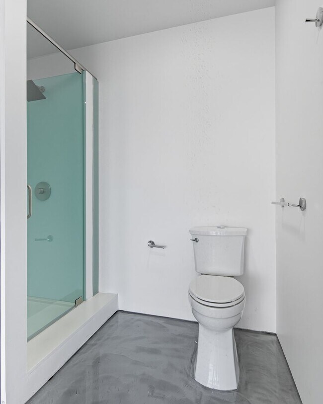 Building Photo - Newport Lofts 1813