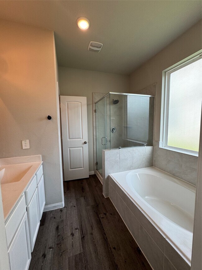 Building Photo - 305 Black Bear Dr