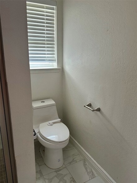 Building Photo - 6524 Blue Grass Dr