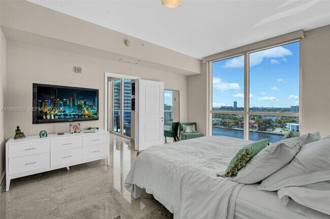 Building Photo - 1945 S Ocean Dr