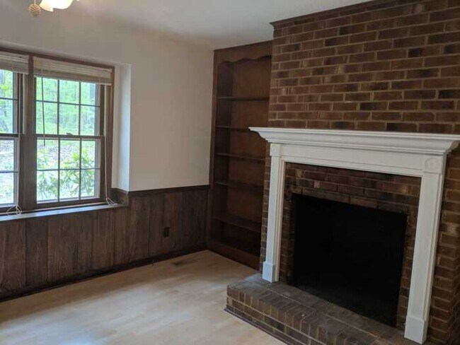 Building Photo - 144 Fern Forest Dr