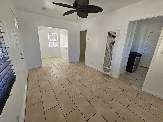 Building Photo - 1+ 1 Bed 1 Bath Cottage in San Jacinto $1425.00