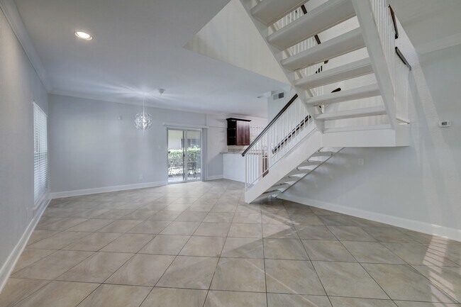 Building Photo - 1115 Augusta Dr