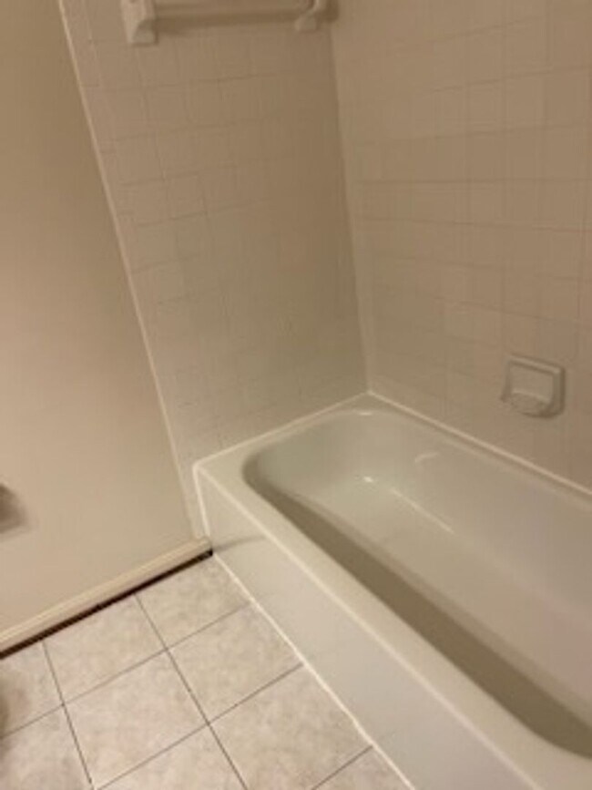 Building Photo - 5516 Sully Lake Dr