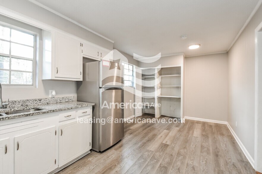 Building Photo - 5908 Wescott Rd