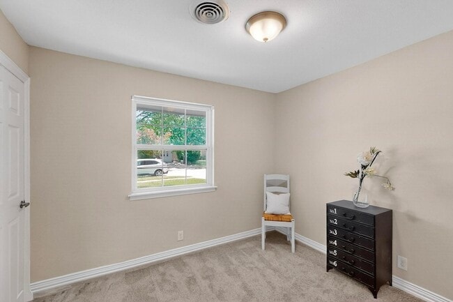 Building Photo - 2949 Hollandale Ln