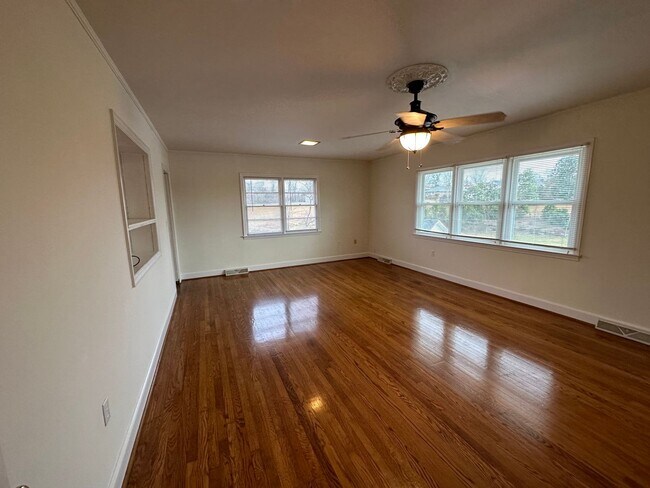 Building Photo - 3 Bed/2 Bath in Seneca, SC