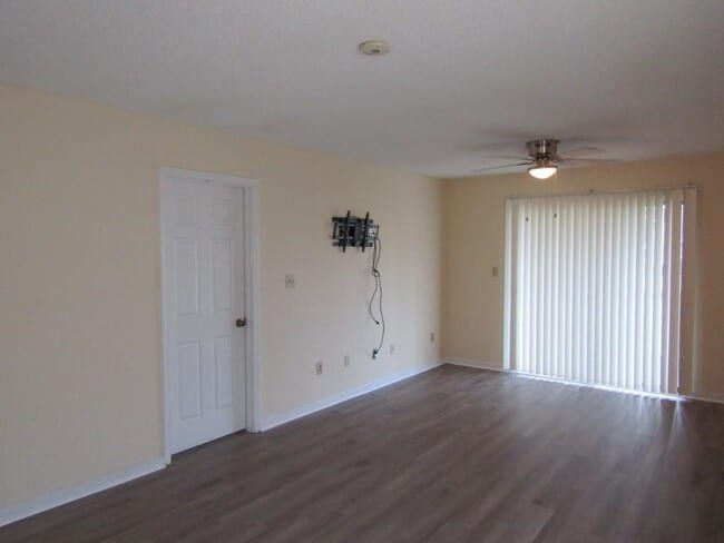 Building Photo - 1095 Plantation Dr