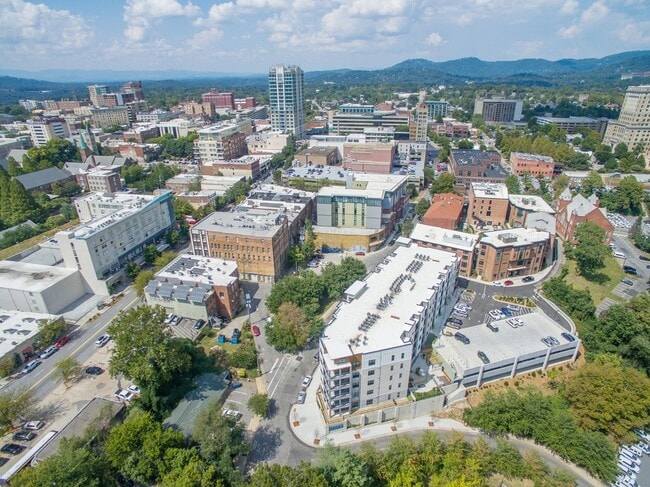 Building Photo - Downtown Asheville Apartment!