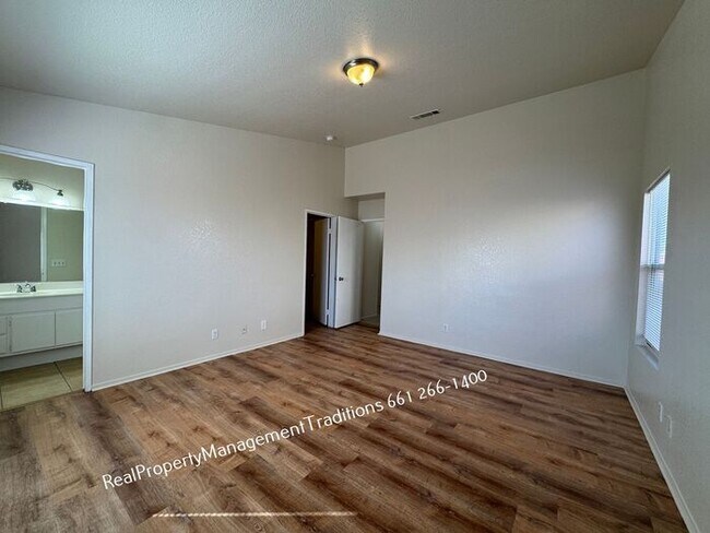 Building Photo - charming 3+2 in Lancaster