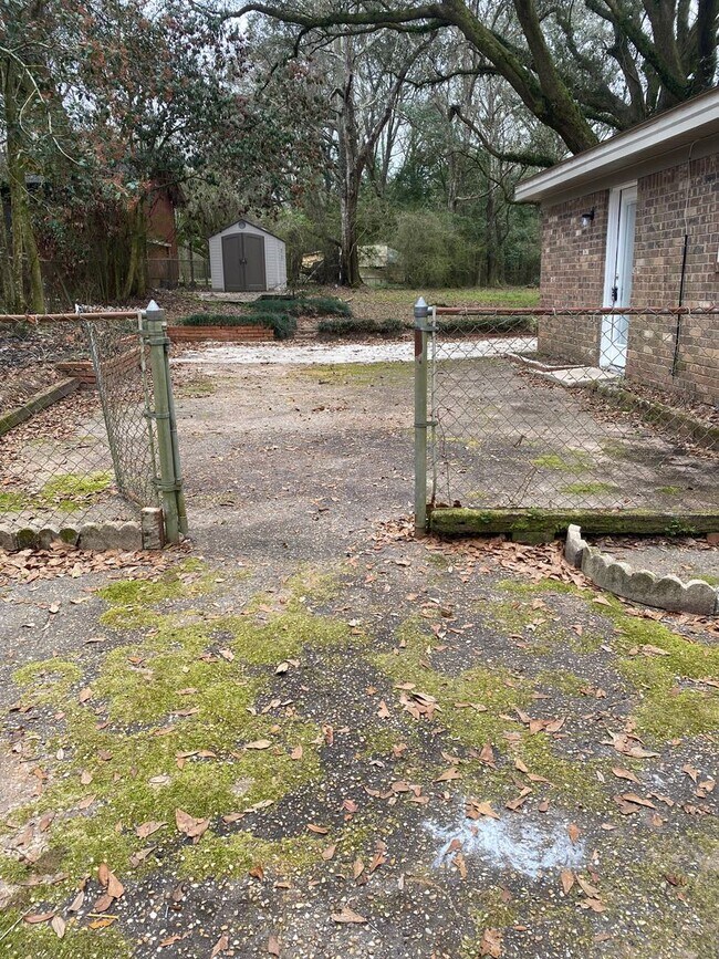 Building Photo - Charming 3 Bedroom Home with Large Yard in Theodore!