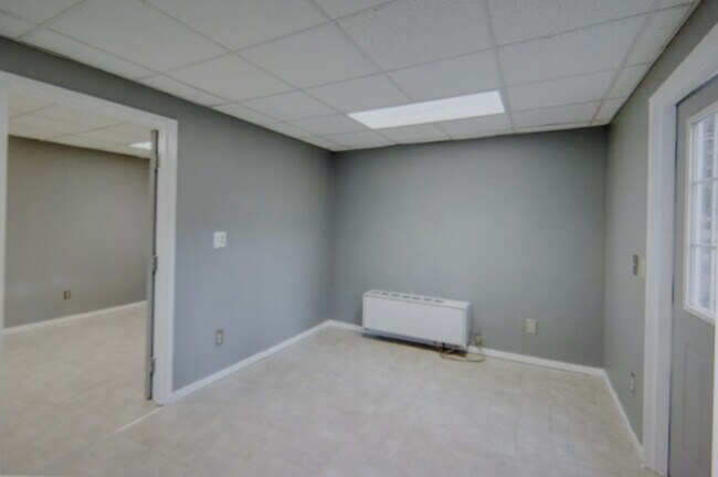 Building Photo - 2475 Drexel Dr