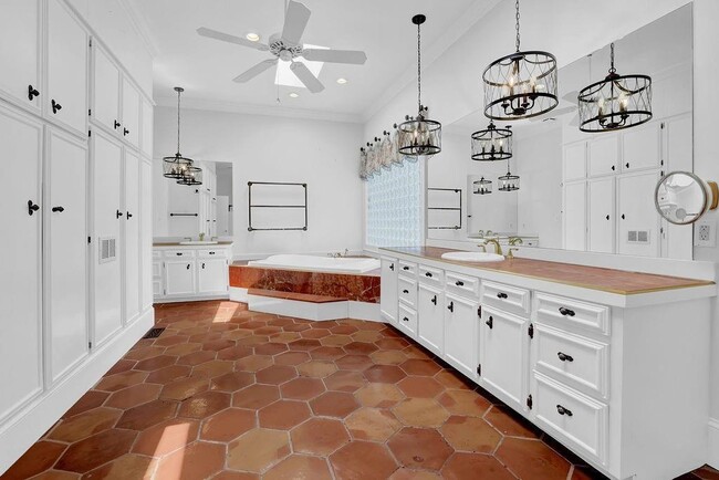 Building Photo - 505 River Valley Rd NW