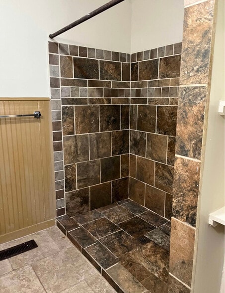 Building Photo - 1421 Wellington Ave