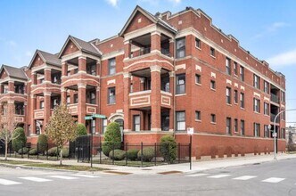 Building Photo - 6511 S Blackstone Ave