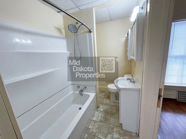 Building Photo - 723 W 5th- 2 bedroom House