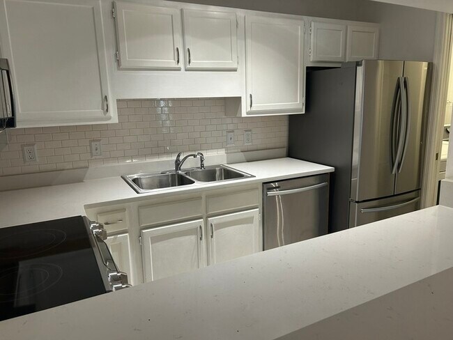 Building Photo - Move-in Ready Luxurious 2 bedroom, 2 bathroom affordable condo in Hoover, Alabama