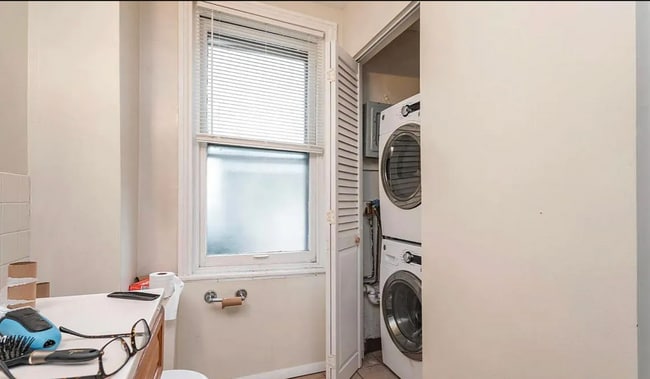 Building Photo - 413 N 33rd St