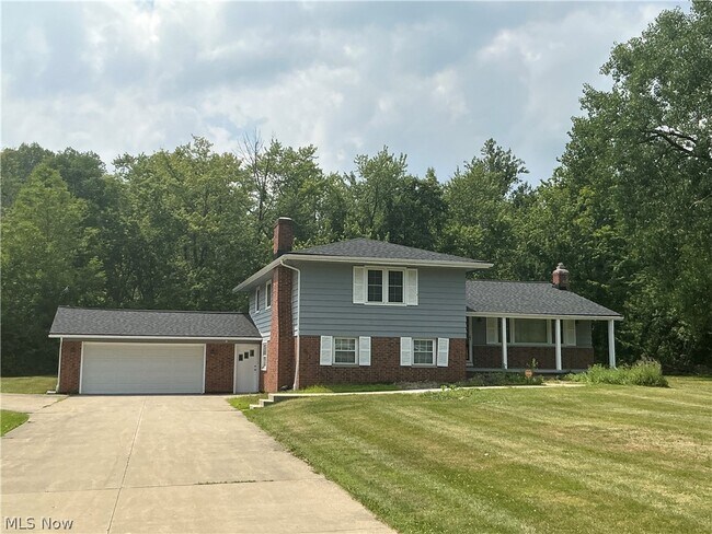 Building Photo - 3732 Maplecrest Rd
