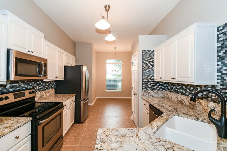 Building Photo - 3701 Woodbriar Dr