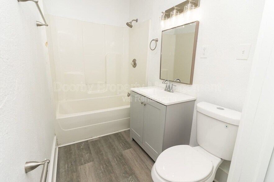 Building Photo - 1203 Rockway Dr