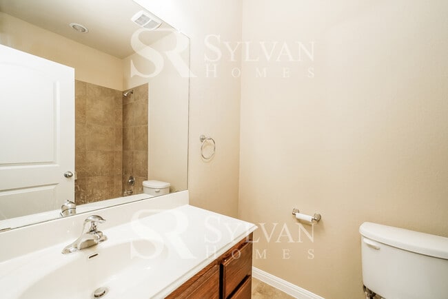 Building Photo - Prepare to be impressed by this 3 bedroom, 2 bathroom home