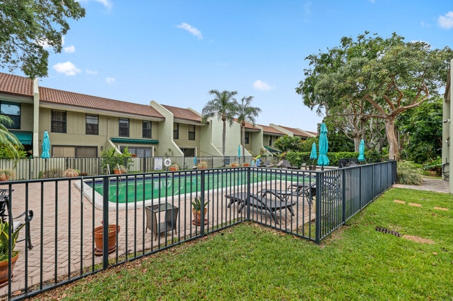 Building Photo - 6021 Bayview Dr