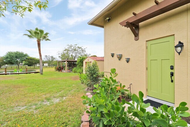 Building Photo - 10735 Lantana Rd