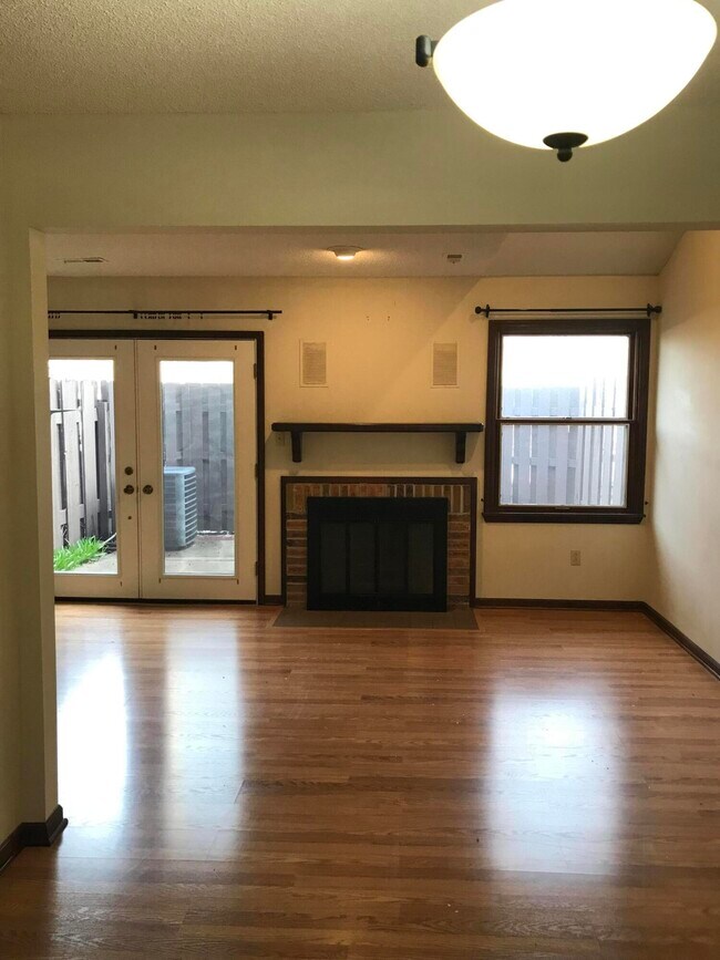 Building Photo - 2208 Bushnell Dr