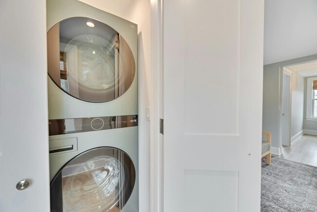 Building Photo - 237 6th St