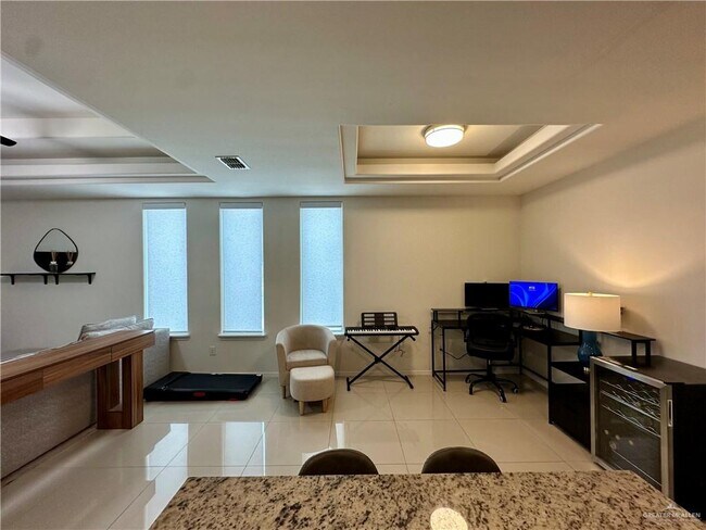 Building Photo - 18 Wolverine St