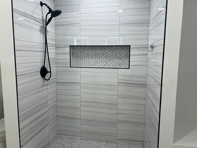 Building Photo - 5985 Rankin Dr