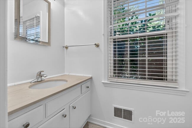 Building Photo - 10917 Blue Heron Dr