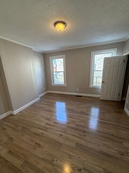 Building Photo - 171 Capen St