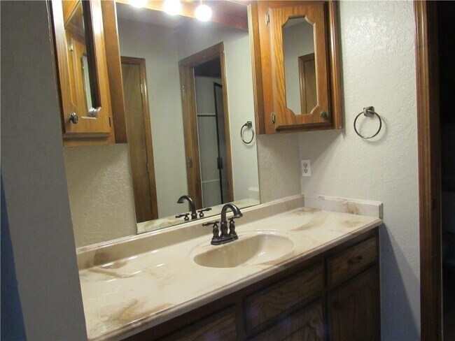 Building Photo - 936 W Tesio Way