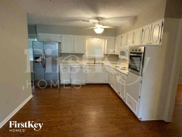 Building Photo - 5749 North St