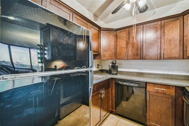 Building Photo - 255 Dolphin Point