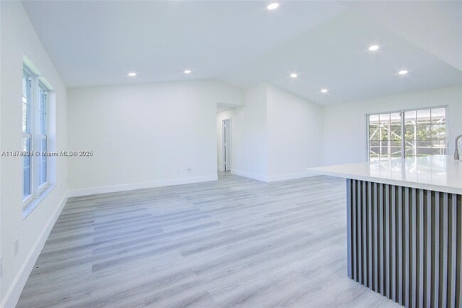 Building Photo - 3601 SW Dellamano St