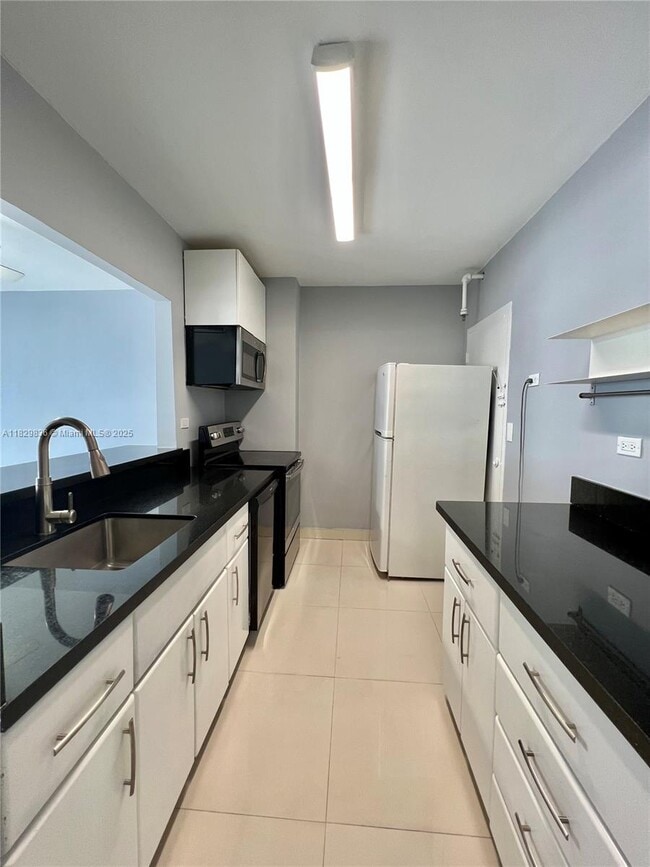 Building Photo - 7545 E Treasure Dr