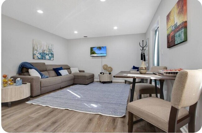 Building Photo - Furnished 1-Bedroom Apartment with Private Entrance and Free Laundry