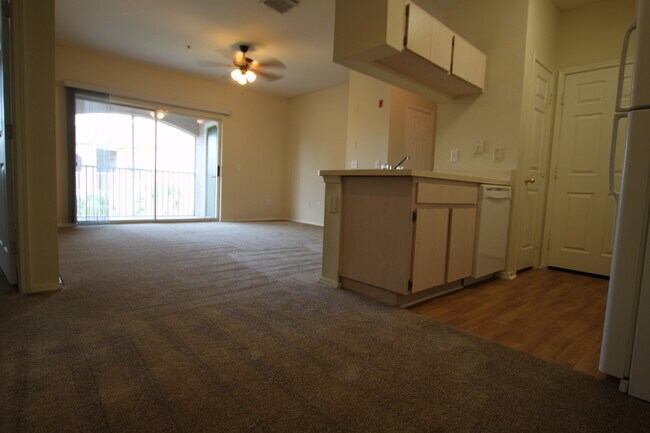 Building Photo - The Preserve @ Temple Terrace - 1 bed/1 bath, 3rd floor condo
