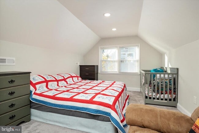 Building Photo - 741 Silver Creek Rd