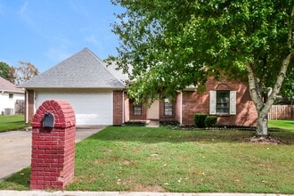 Building Photo - 5818 Southbend Ln