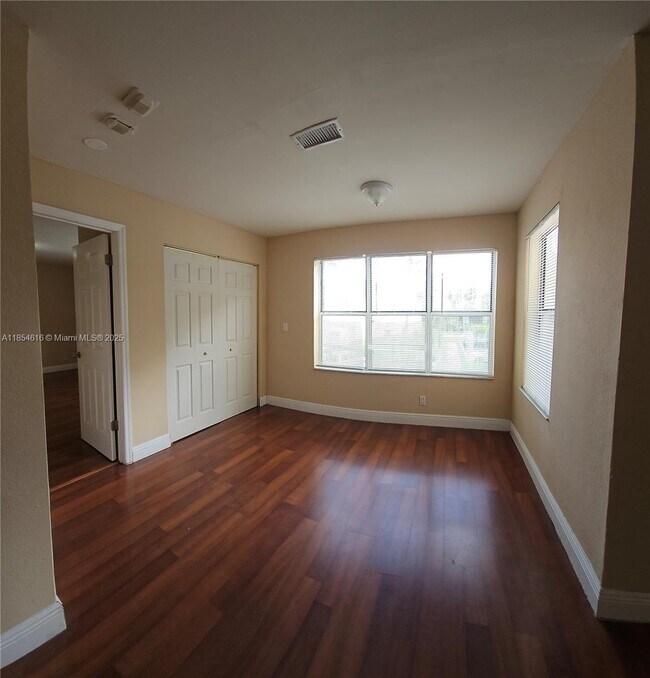 Building Photo - 3360 Pinewalk Dr N