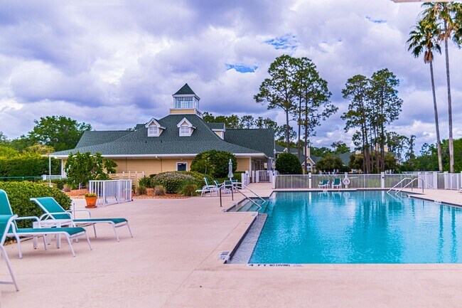 Building Photo - Spacious 3BR/3BA Ground-Floor Condo with W...