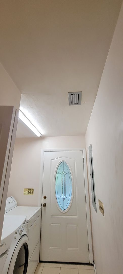 Building Photo - 3 Bedroom/ 2 Bath home in Black Acres(Close to UF)